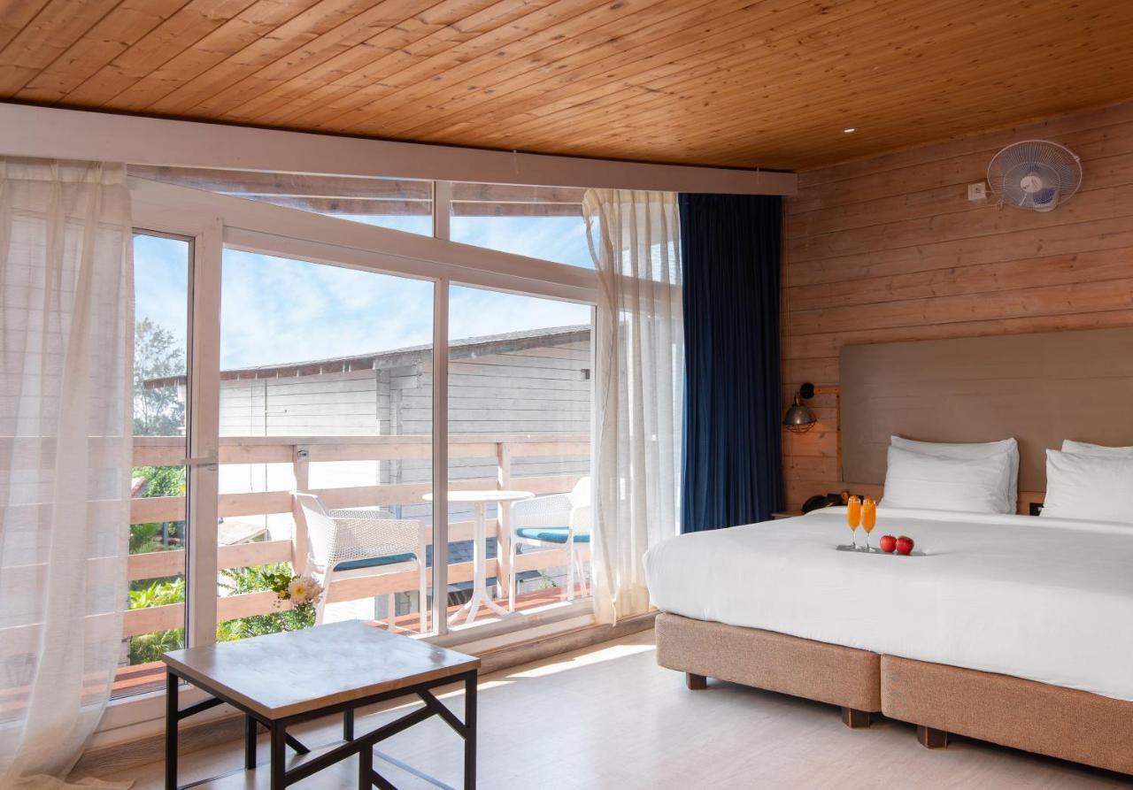 Living Room Beach Resort Морджим Экстерьер фото