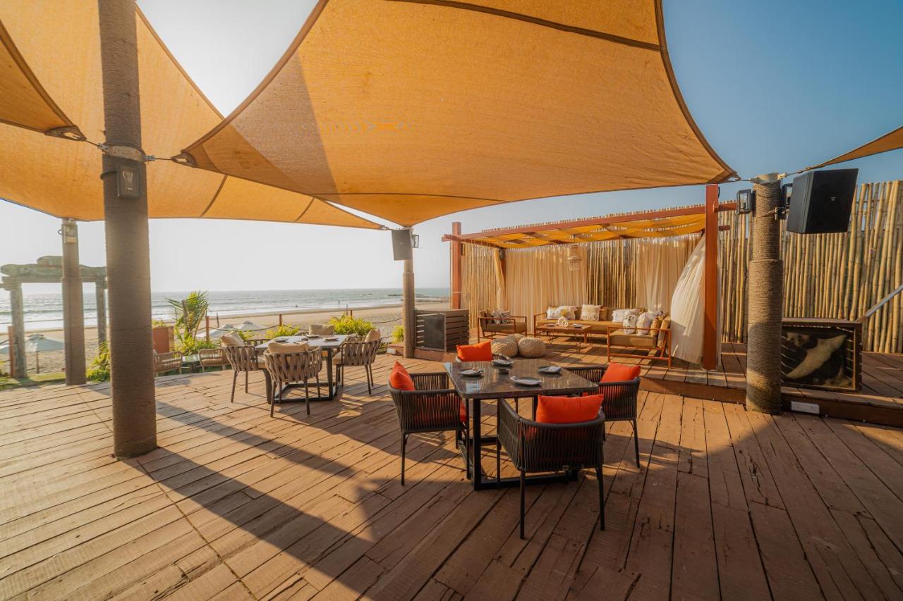 Living Room Beach Resort Морджим Экстерьер фото