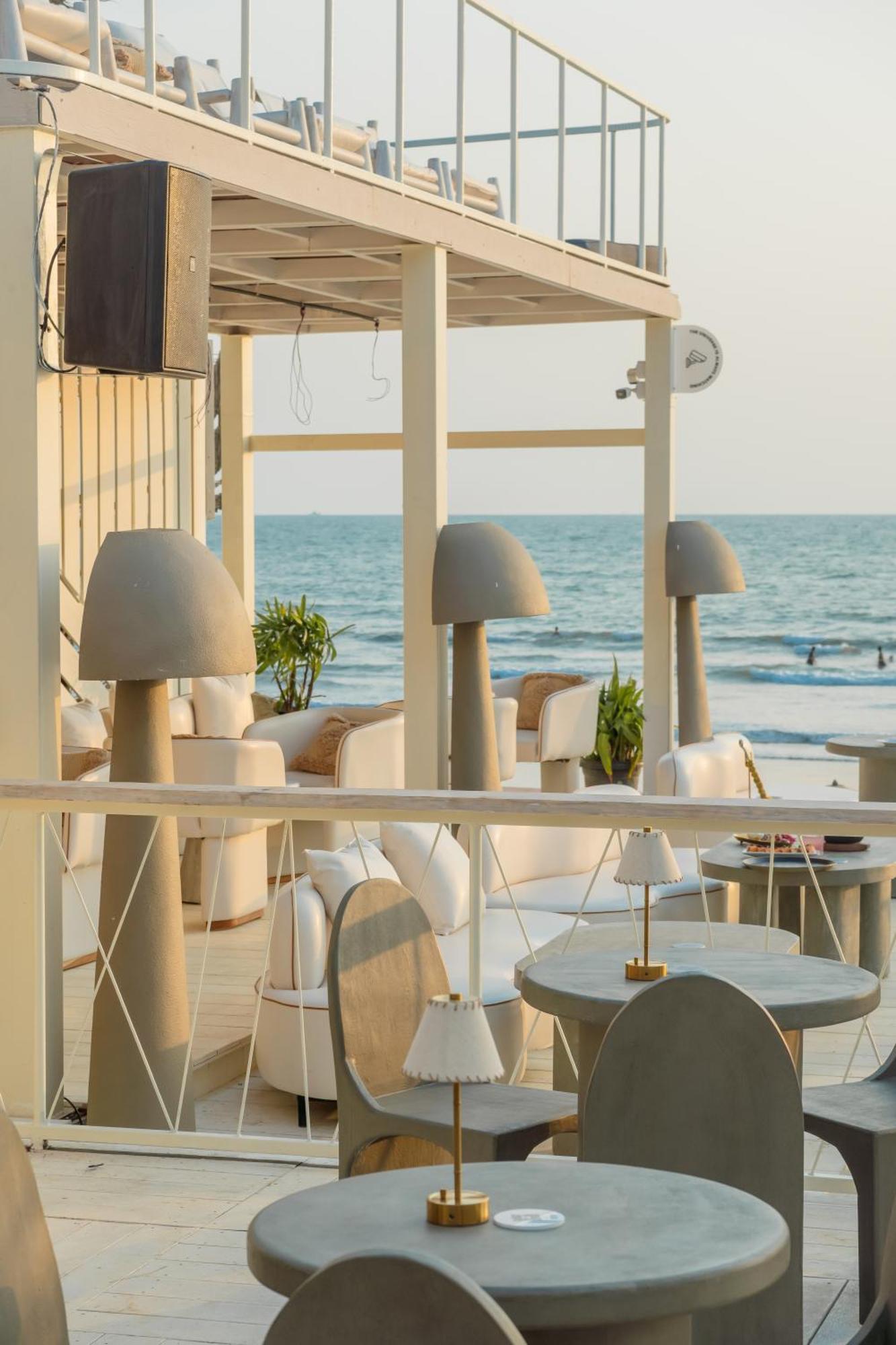 Living Room Beach Resort Морджим Экстерьер фото